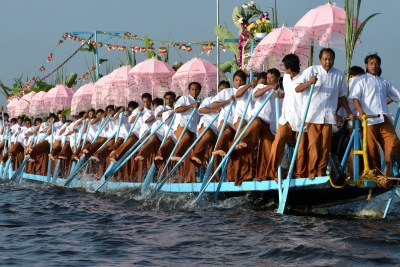 Celebrations and Festivals: Rowing on Inlay lake